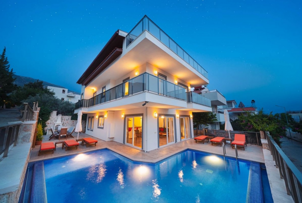 5 bed bargain villa for sale in the centre of Kalkan